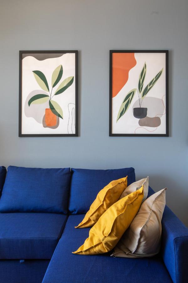 Front Apartment *